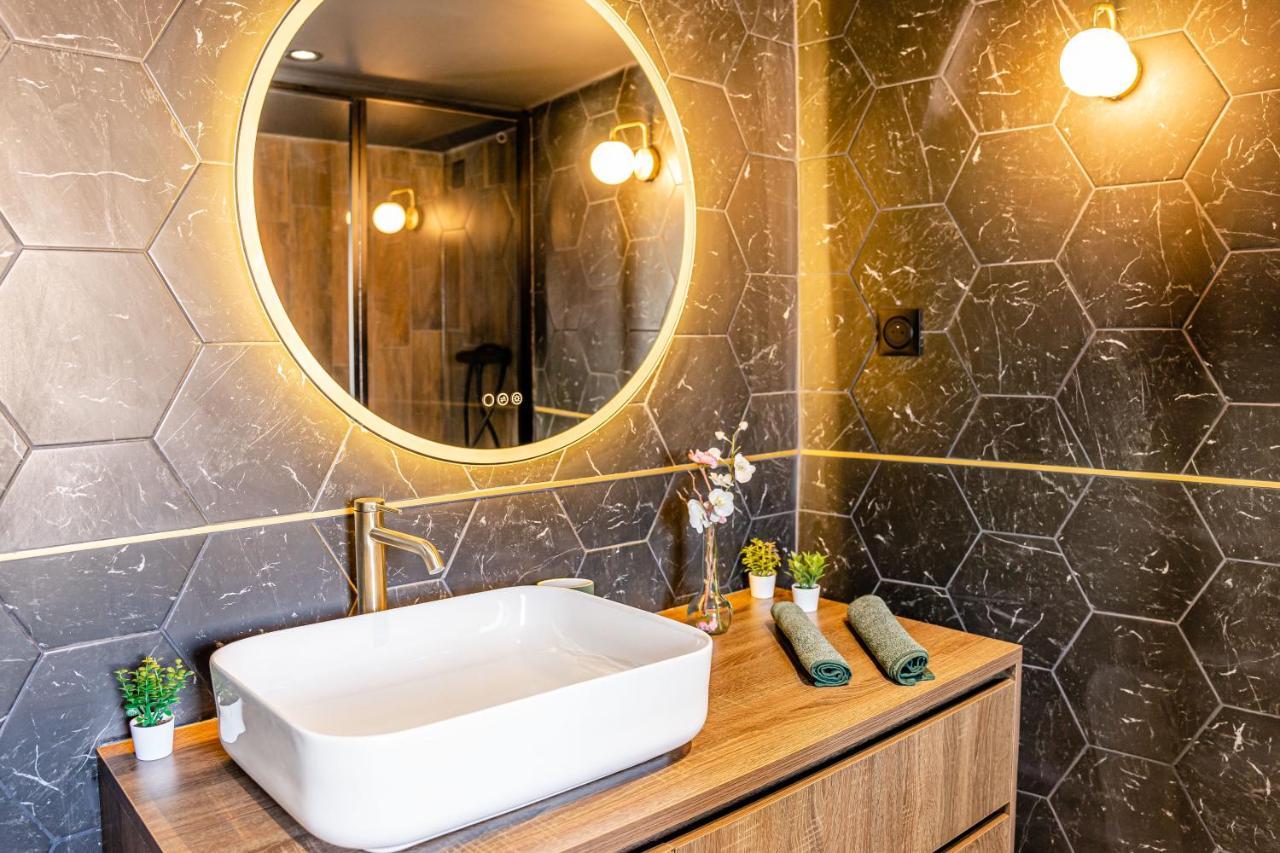 Loft En Ville - Duplex Terrasse Coeur Historique Avec Vue Degagee & Parking Souterrain Offert 라시오타 외부 사진